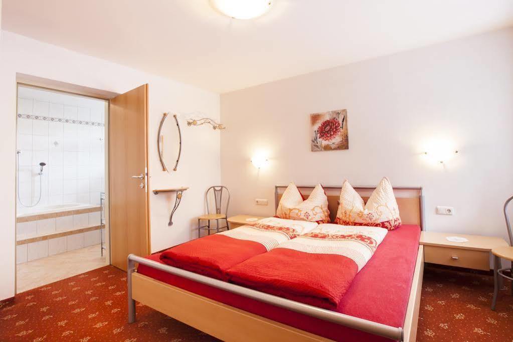 Bed and Breakfast Haus Steinbock Neustift im Stubaital Exterior foto